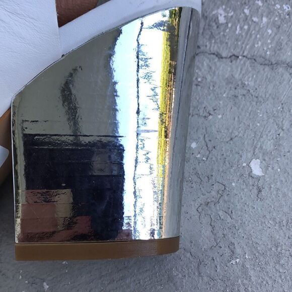 Shelly London  - Picture 4 of 9